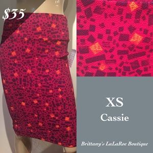 Brand new with tags XS Lularoe Cassie skirt
